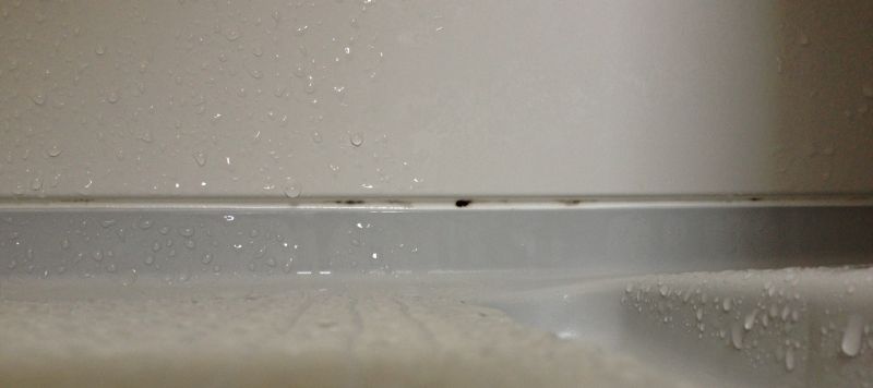 お風呂のパッキンの黒カビをとる。ゴムパッキン用カビキラー2回目その後１