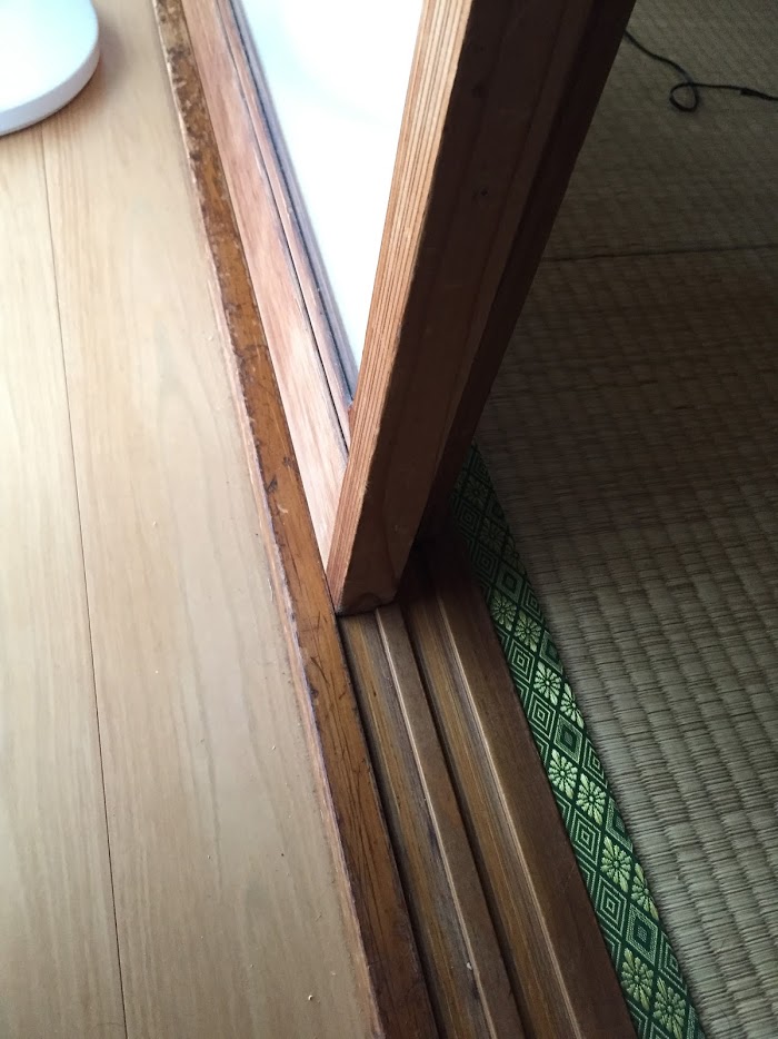 ふすま下部
