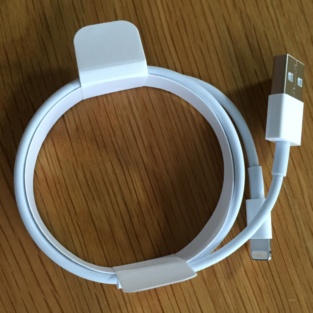交換品iPhoneのLightning ケーブル 